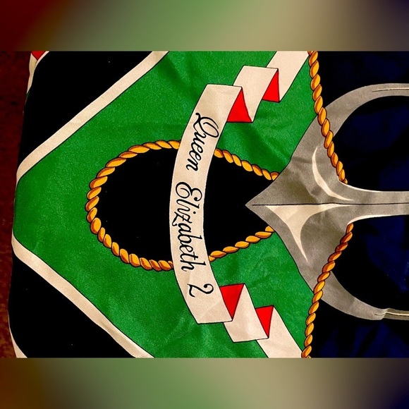 Queen Elizabeth 2 Scarf